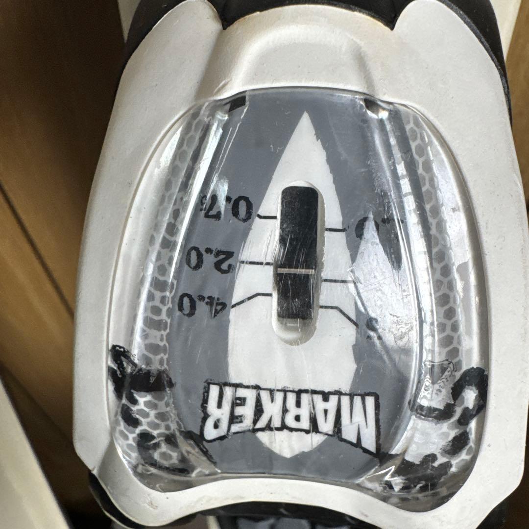 スキー板 ピンクと紫のデザイン　136