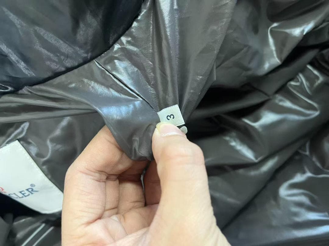 ブラック フード付きダウンジャケット~~~~