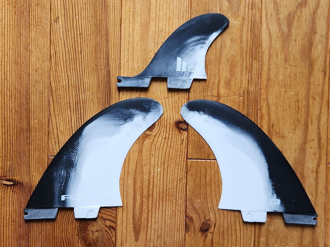 早者勝ち・新品同様＜１R使用・送料込＞ FCSⅡ MRツイン+スタビフィン　黒白