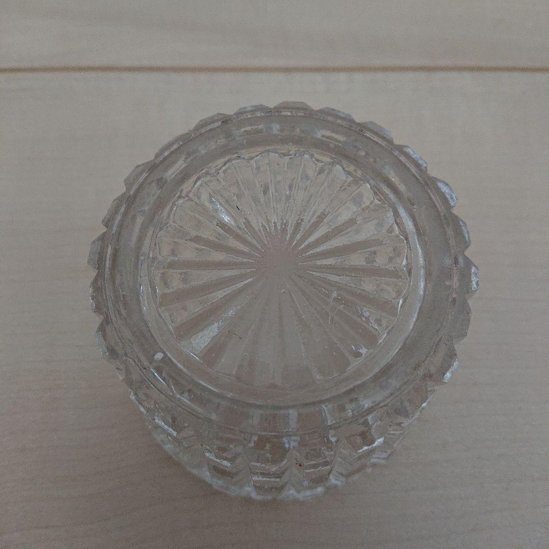 キャンディポット　シュガーポット　ボンボン入れ　プレスガラス　蓋物