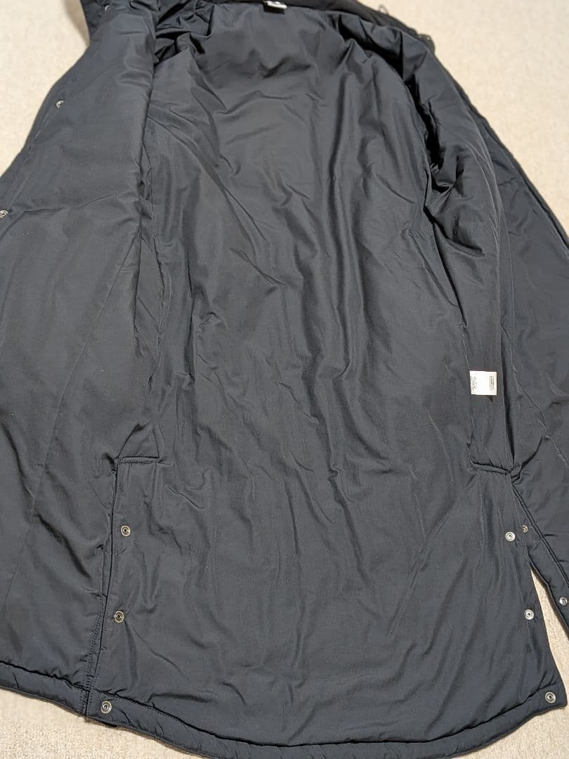 【美品】UNDER ARMOUR 刺繍ロゴ　フード付きロングベンチコート黒　XL