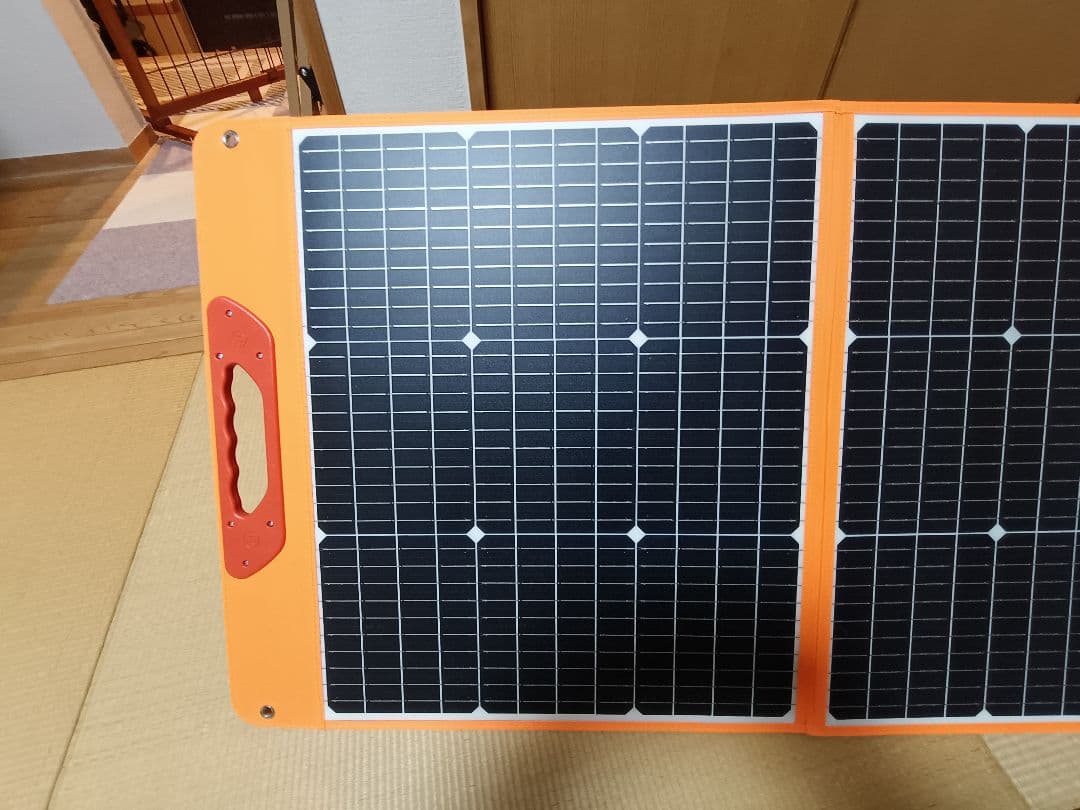 折りたたみソーラーパネル 100W
