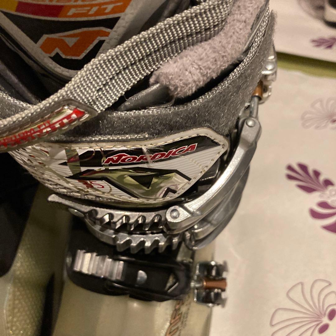 スキーブーツ女性用