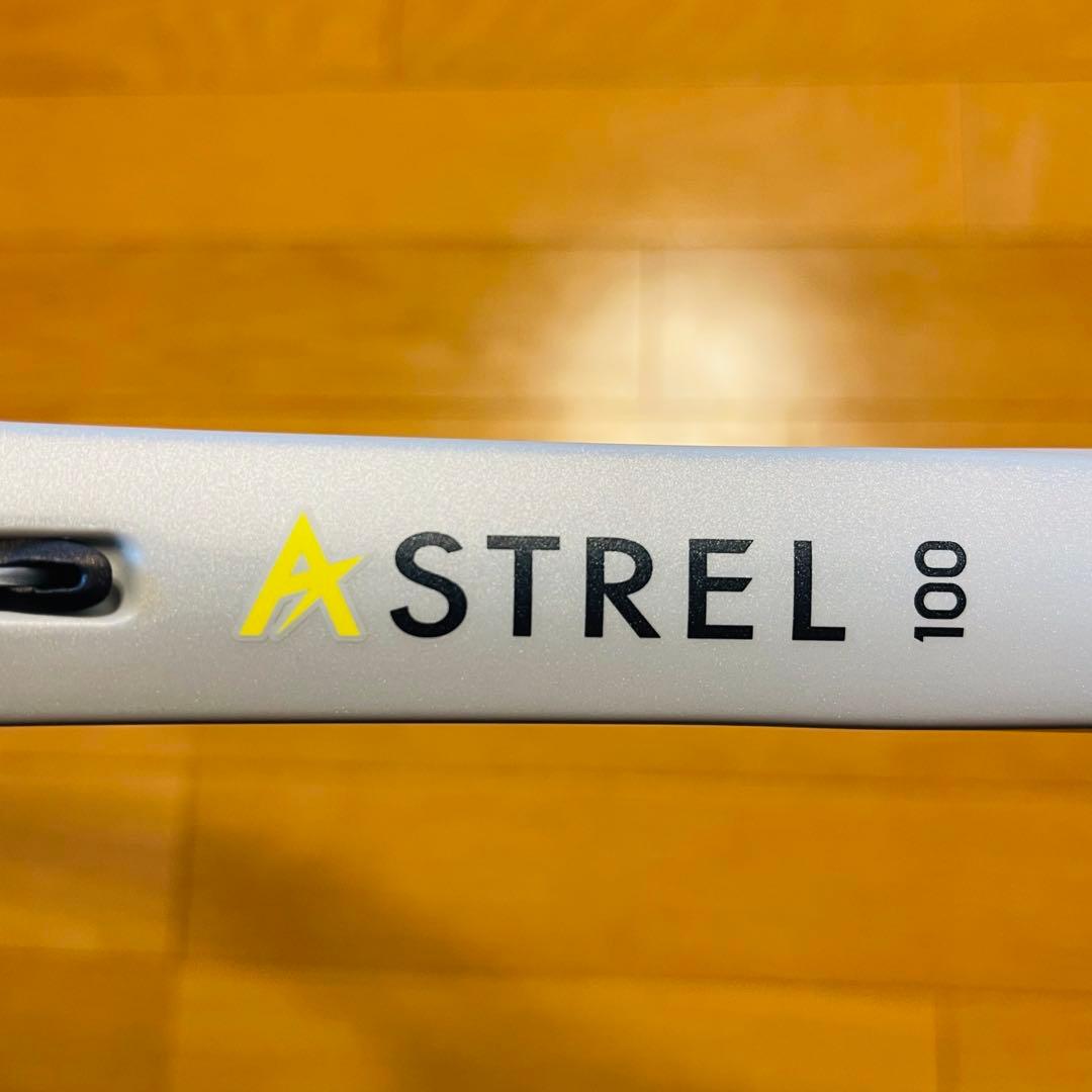 【極美品】YONEXヨネックス ASTREL100 アストレル 2023年モデル