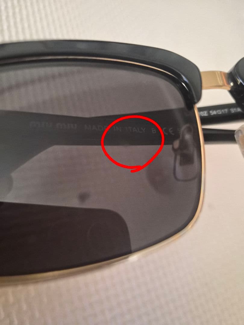 miumiuサングラス　メタルロゴ