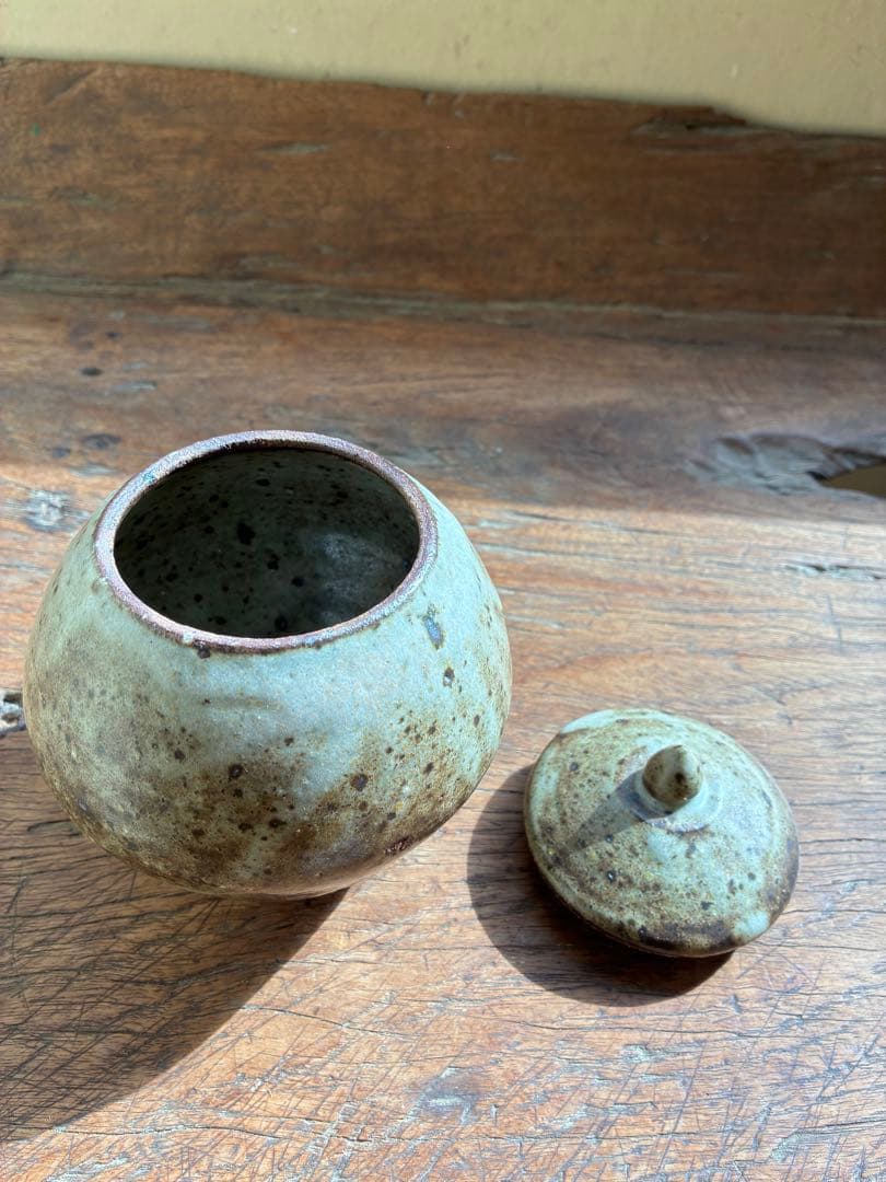 小野哲平作 陶器製丸型容器 蓋付き グレー