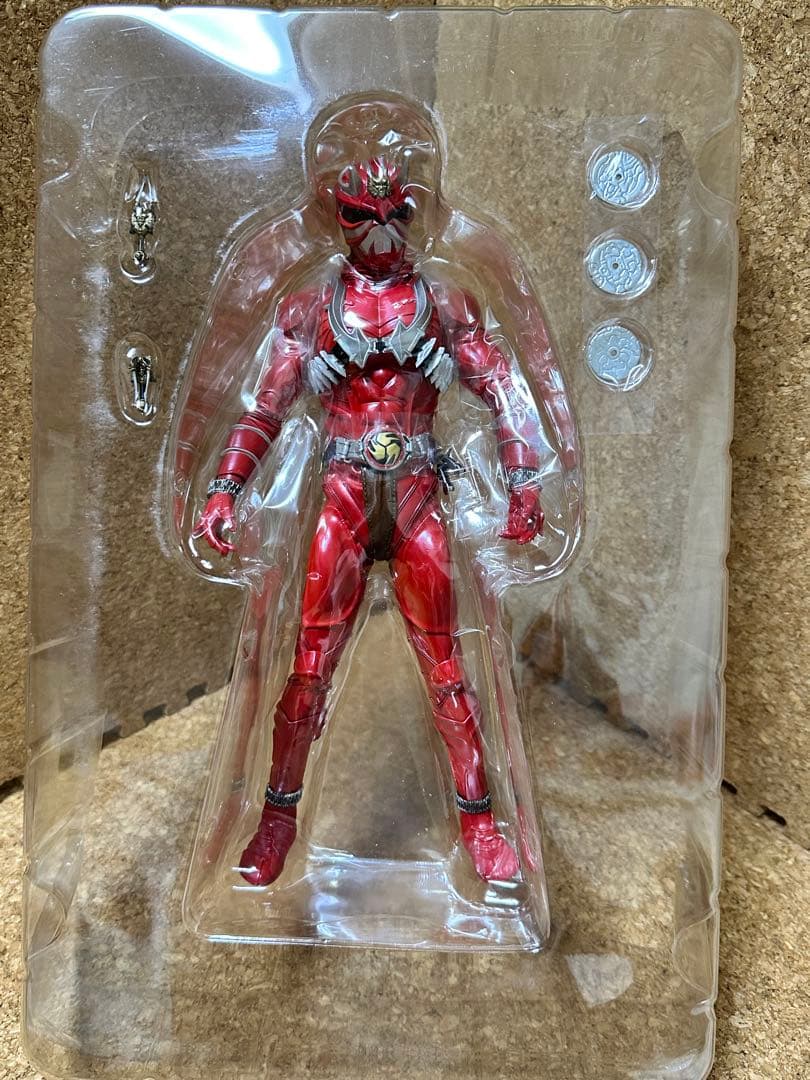 メディコム　1/6サイズ　仮面ライダー響鬼　紅