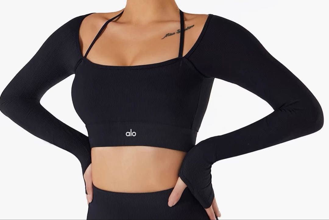 alo トップス　即発送　パッドつき