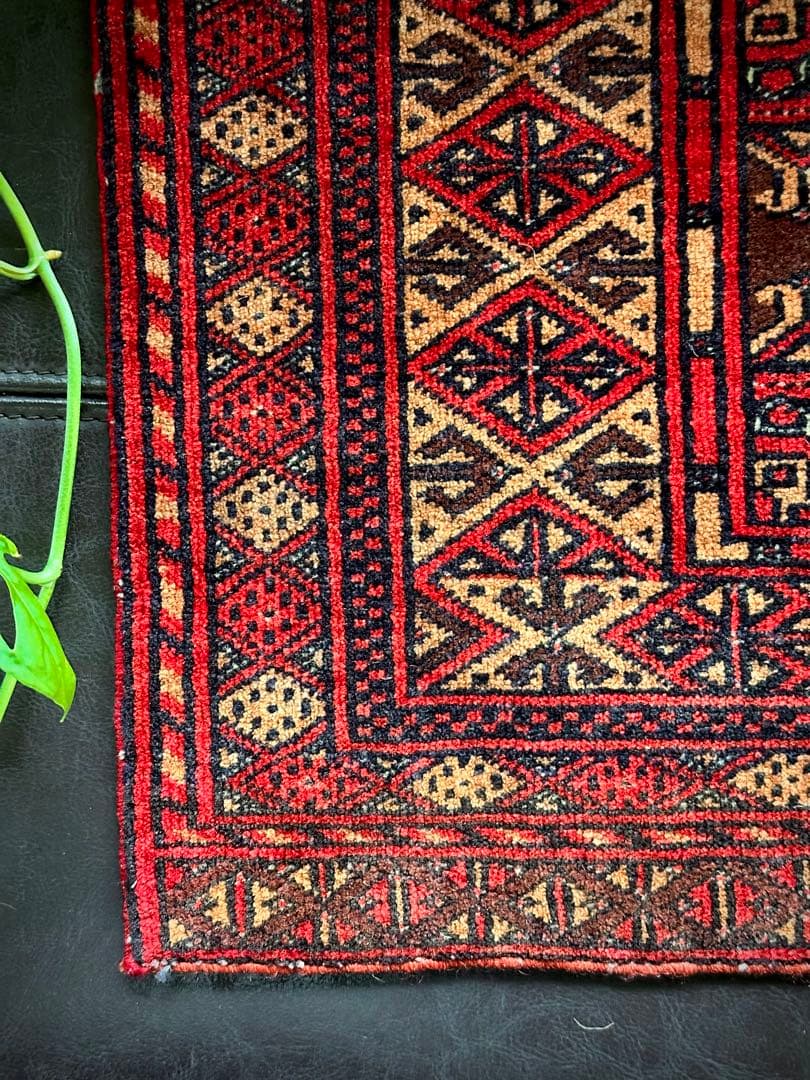 トライバルラグ　ヴィンテージラグ　ミニラグ　トルクメン　プリミティブアート　美品