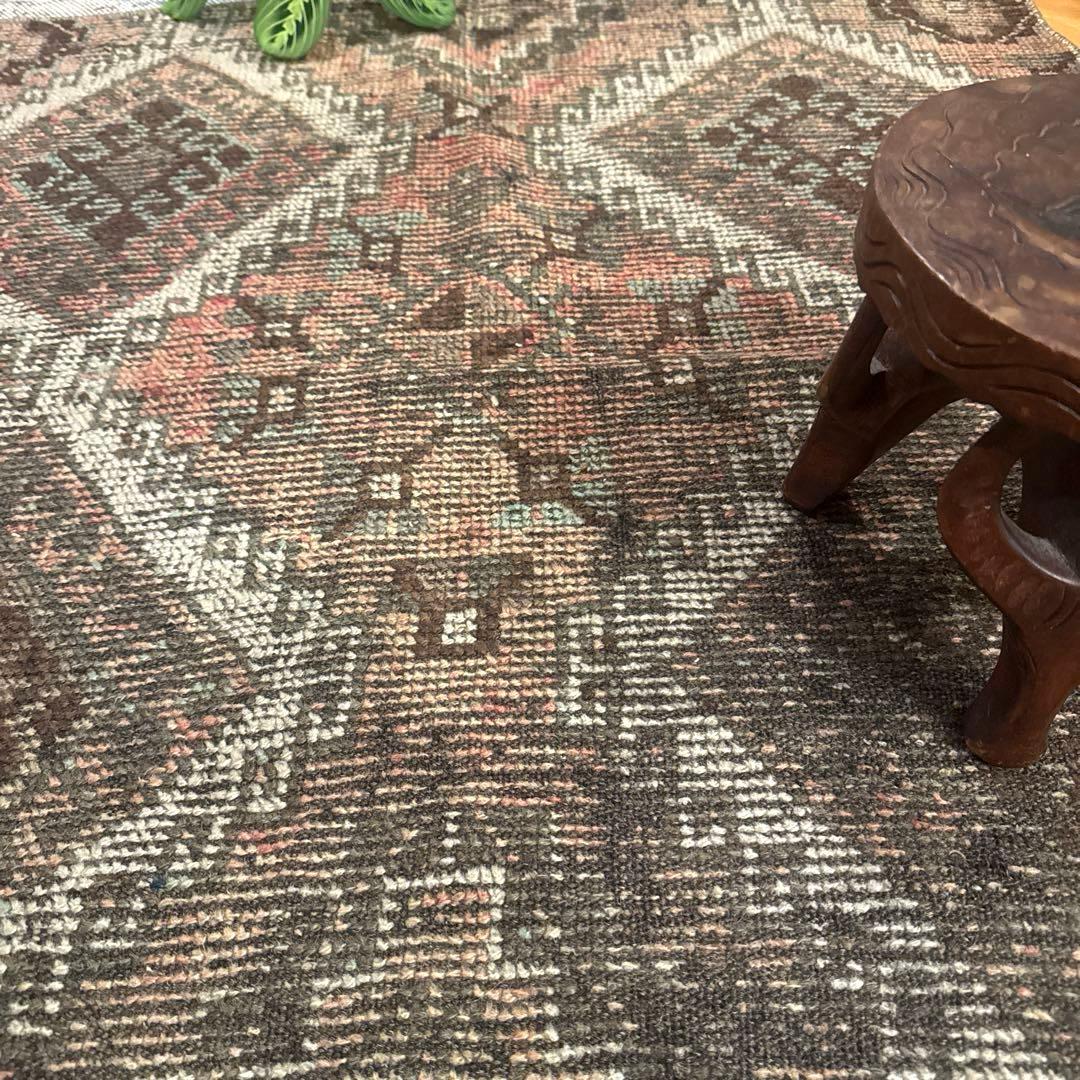 97×105エスニック　ブラウン×サーモン　レアな正方形　トルコヴィンテージラグ