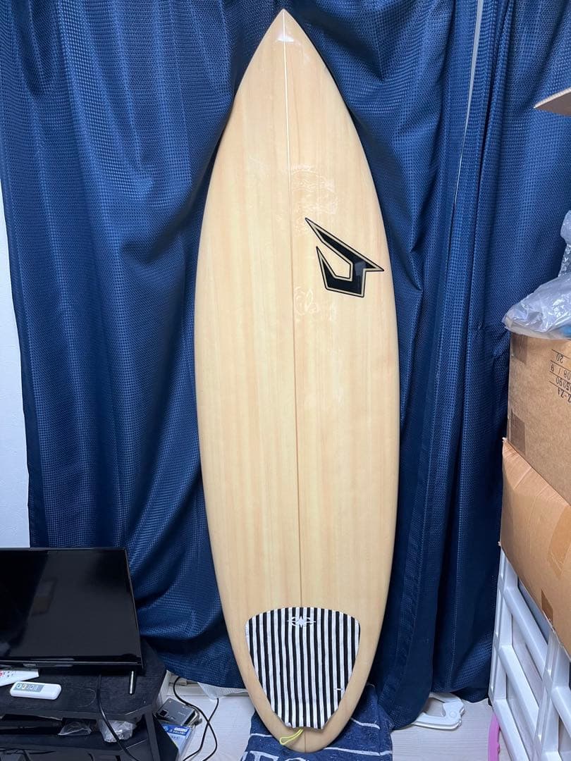 中古　justice シングルフィン　フィン付き！ジャスティスサーフボード