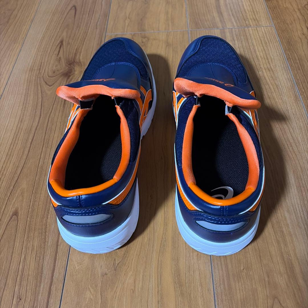 《新品未使用》アシックスWINJOB CP211 SLIP-ON