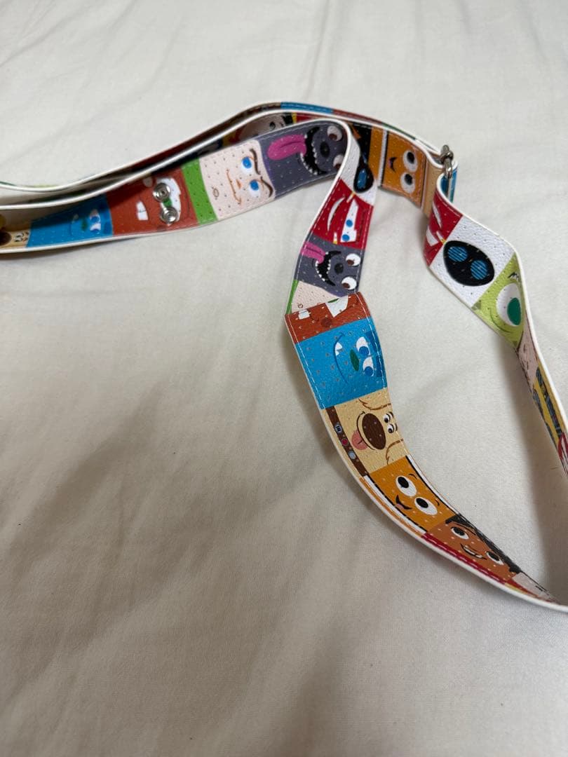 Disney ピクサーボール　ピンコレクター　バッグ　ストラップ　香港ディズニー