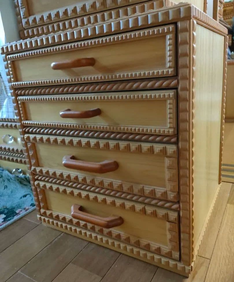 木製彫刻入　チェスト　ひきだし　箪笥