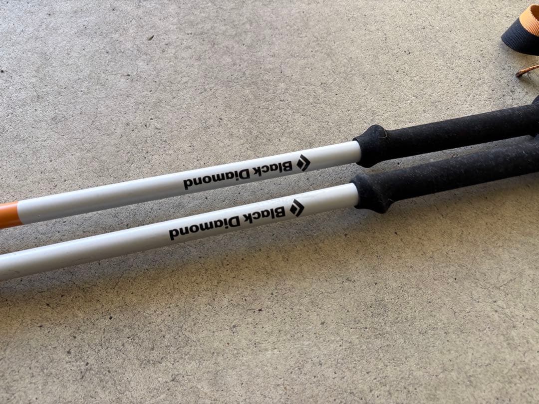 ★送料無料★お洒落　ブラックダイヤモンド　長さ調整ストック　スキー　雪山