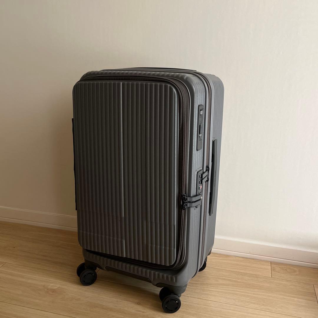 イノベーター　スーツケース　チャコールグレー