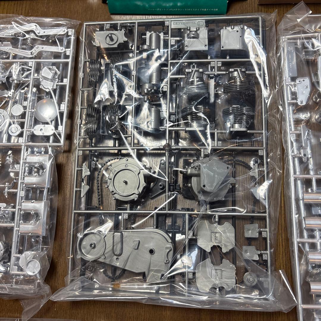 タミヤ　オートバイ　プラモデル　1/6 ハーレー　FLH クラシック　おまけ付