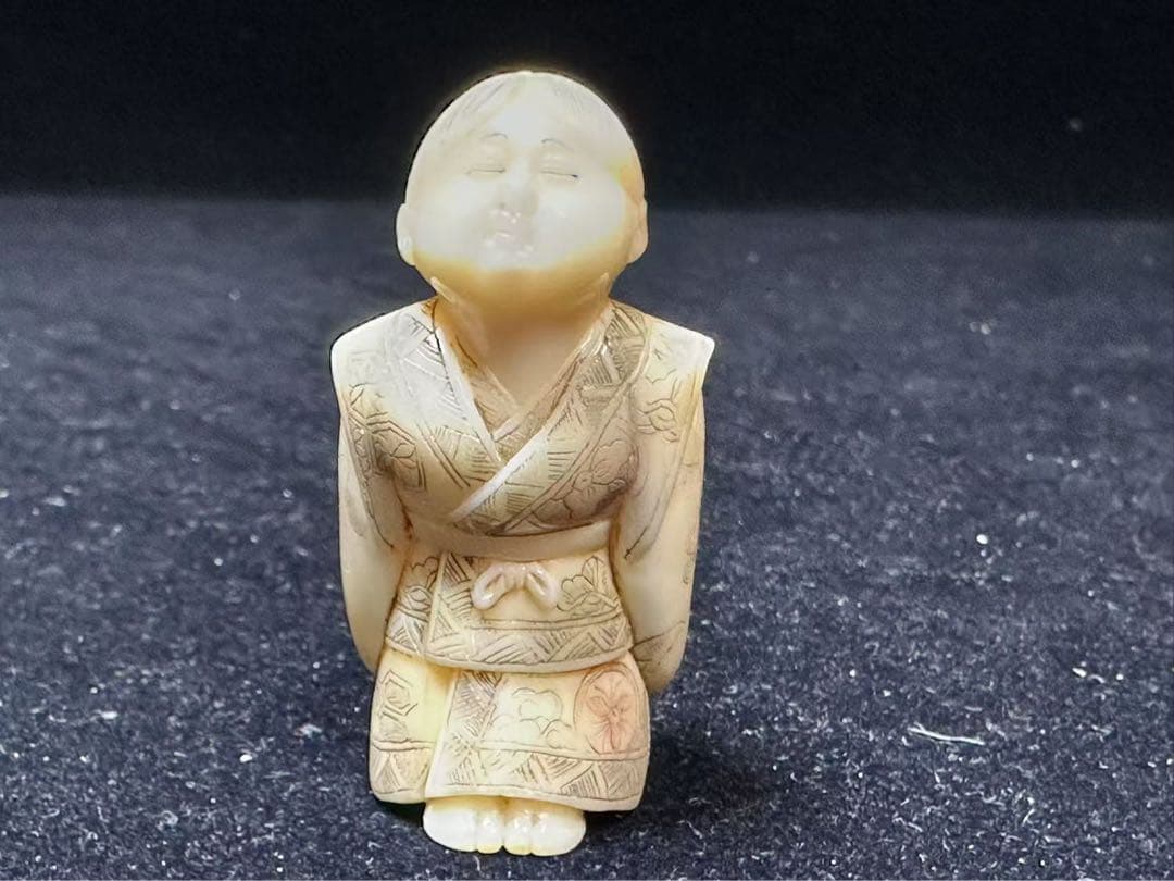 極上　根付　抹香鯨　マッコウクジラ　アンティーク　天然素材古美術品　コレクション