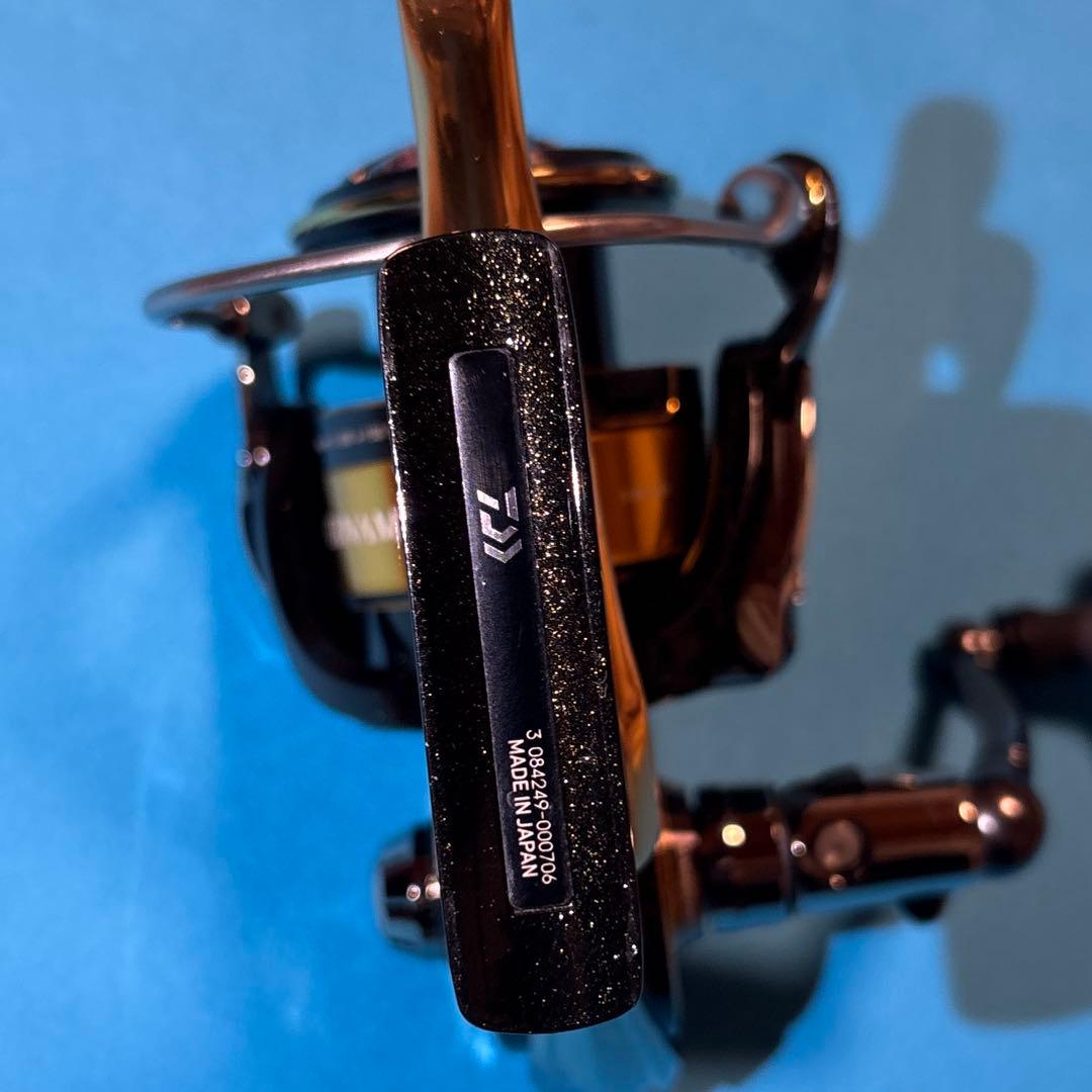 【美品】22トーナメントISO 3000LBD 釣武者リールポーチ付き