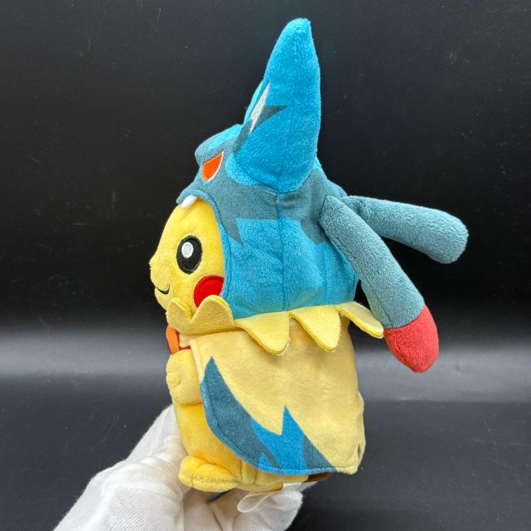 極美品 メガルカリオのポンチョを着たピカチュウ