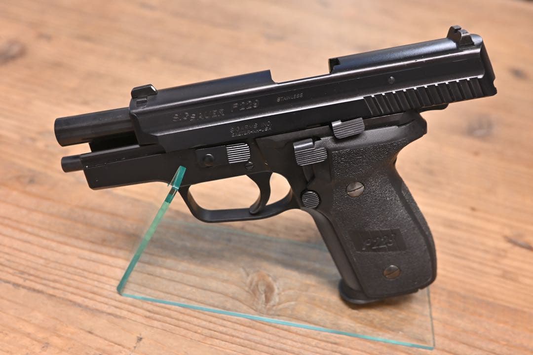 モデルガン タナカ SIG SAUER P229ブラック(発火式）