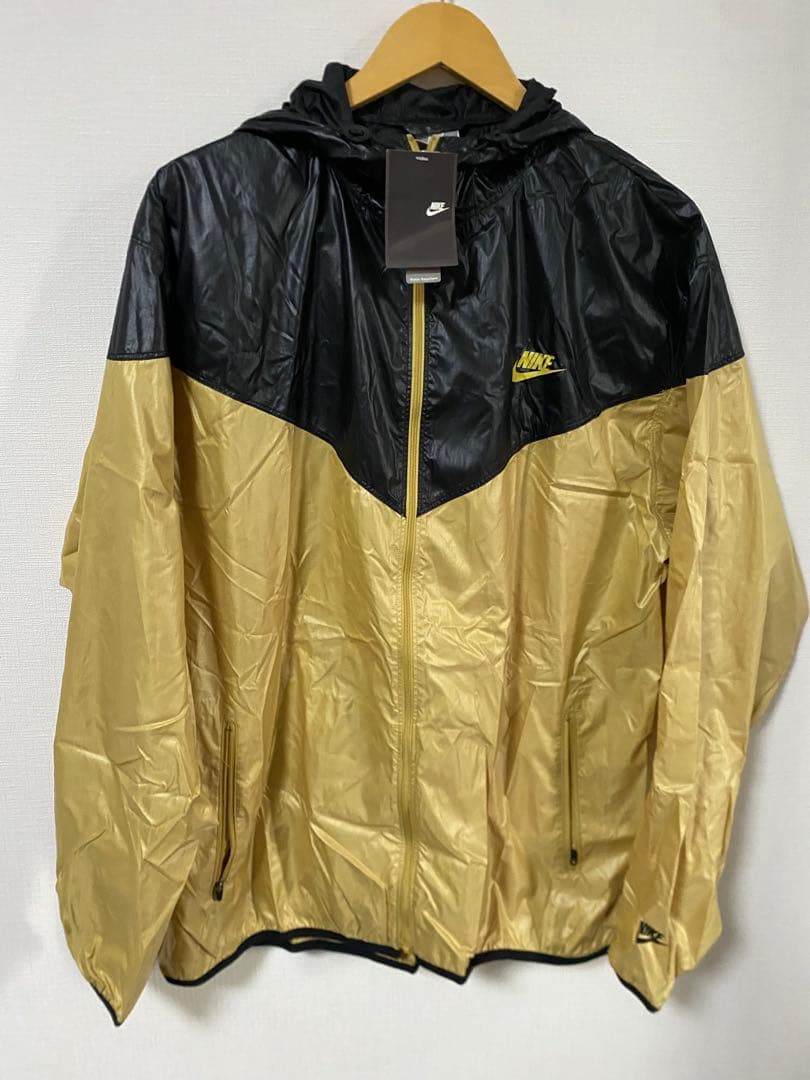 新品未使用 Nike ナイロンジャケット パーカー スウッシュロゴ　黒金 XXL