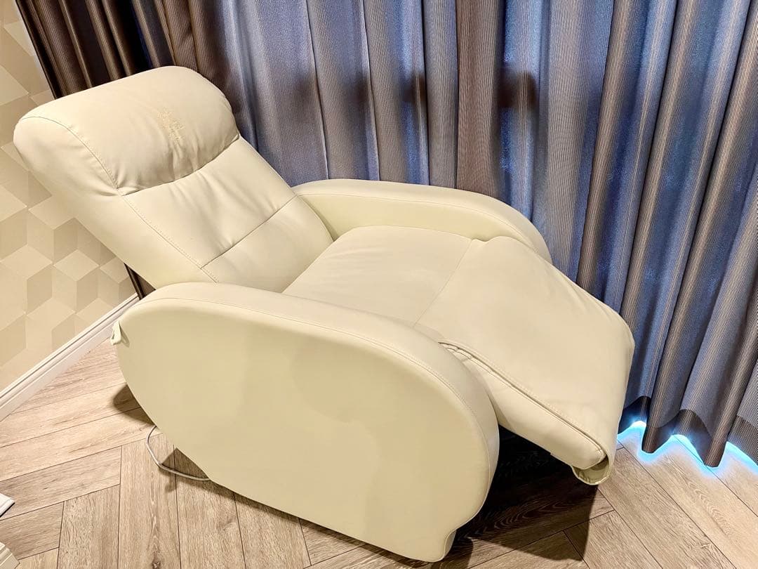 【やぃちゃん】ホワイト リクライニングチェア　1人掛けソファ まつげチェア