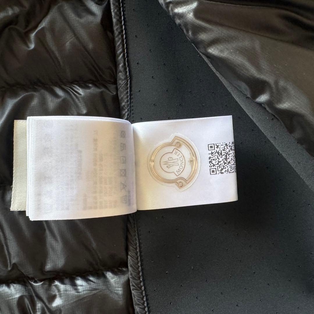 値下げ中　MONCLER ブラック ライトダウンジャケット