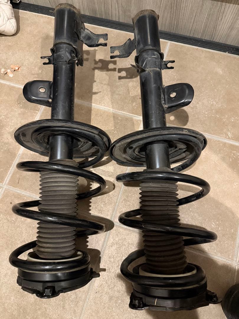 日産　エルグランド　tne52 フロントサスペンション　左右　令和３年　純正