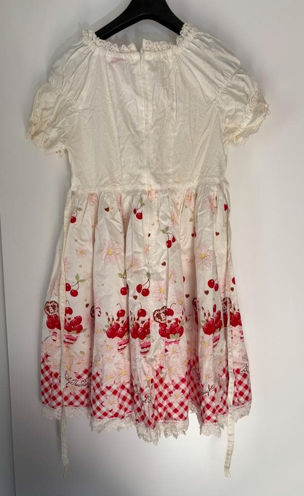 BABY,THE STARS SHINE BRIGHTさくらんぼ柄半袖(難あり）