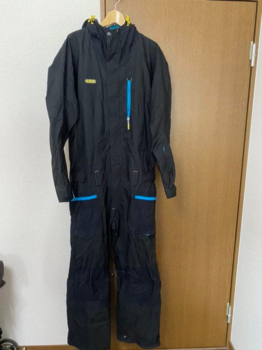 スノーボードウェア　つなぎタイプ　フード付き