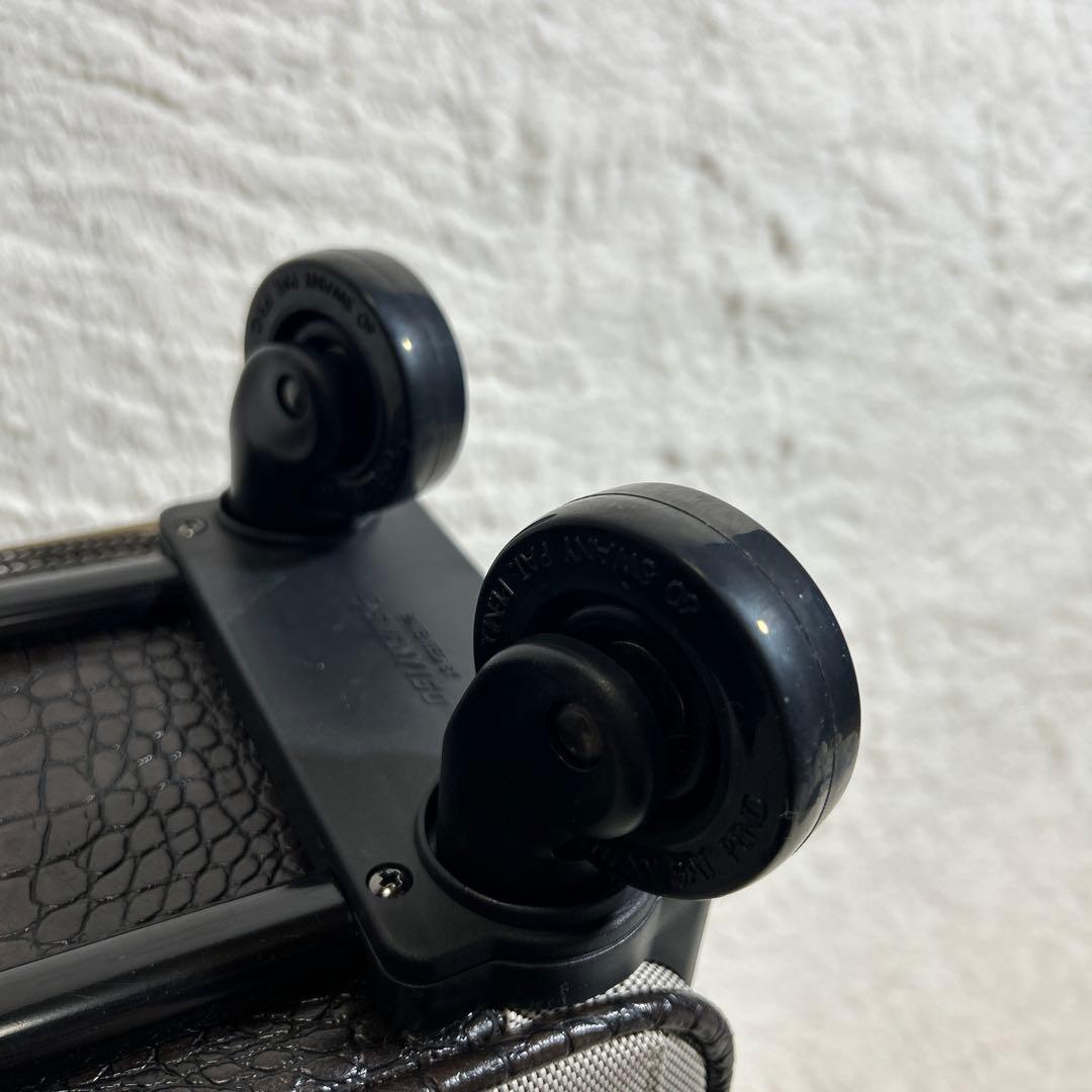 未使用　SWANY トランクキャリーバッグ クロコダイル型