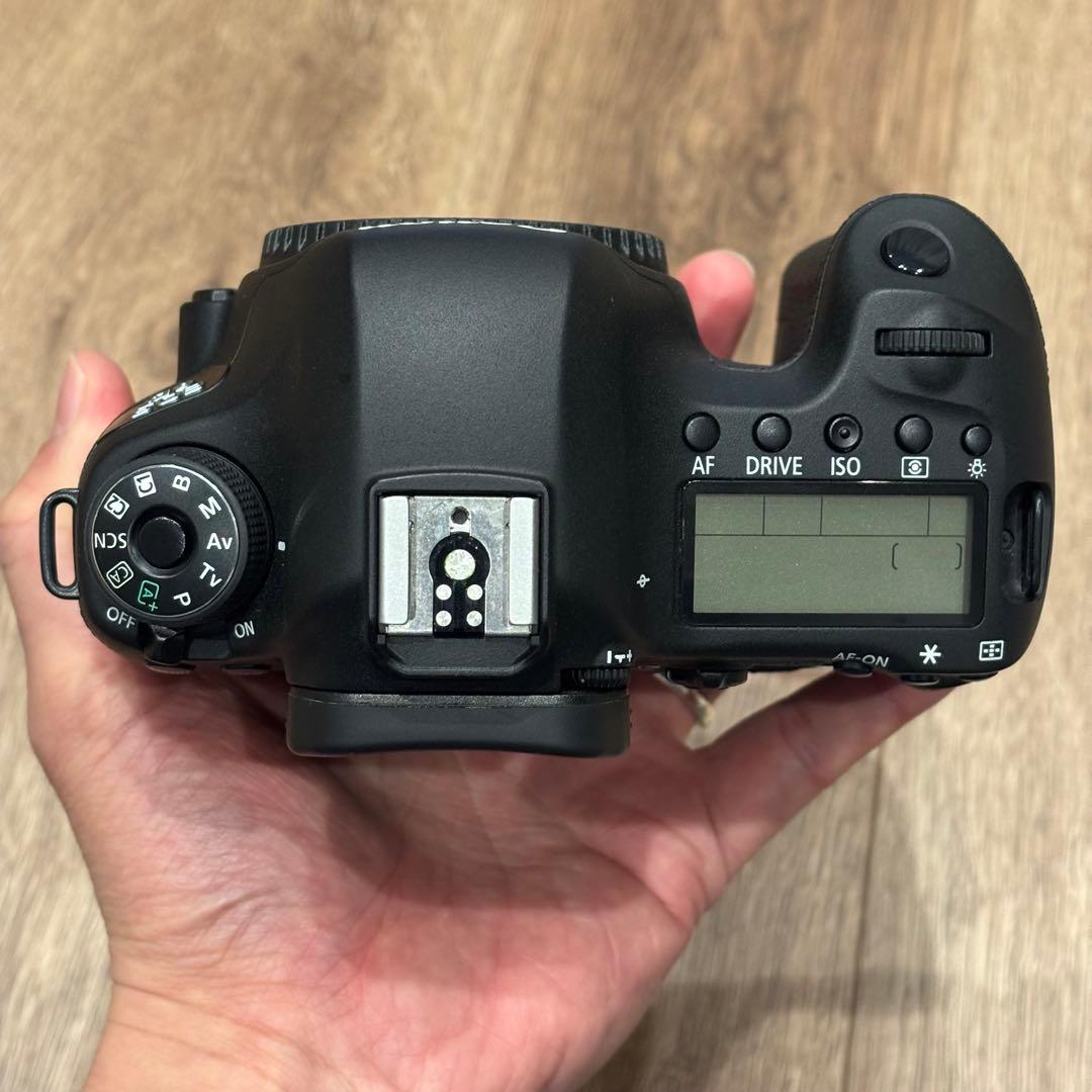 【極美品】Canon EOS 6D ボディ フルサイズ一眼レフ