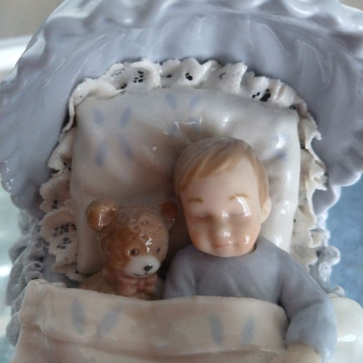陶磁器製 赤ちゃんとクマの置物 アンティーク