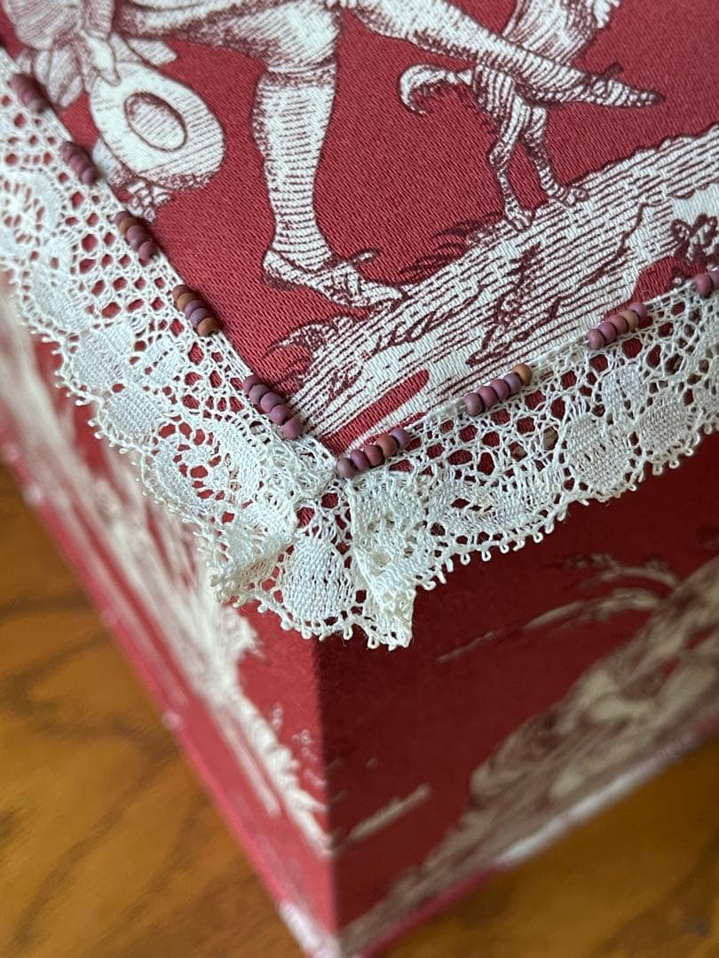 ミッキー様オーダーご依頼作品です カルトナージュ裁縫箱(大)