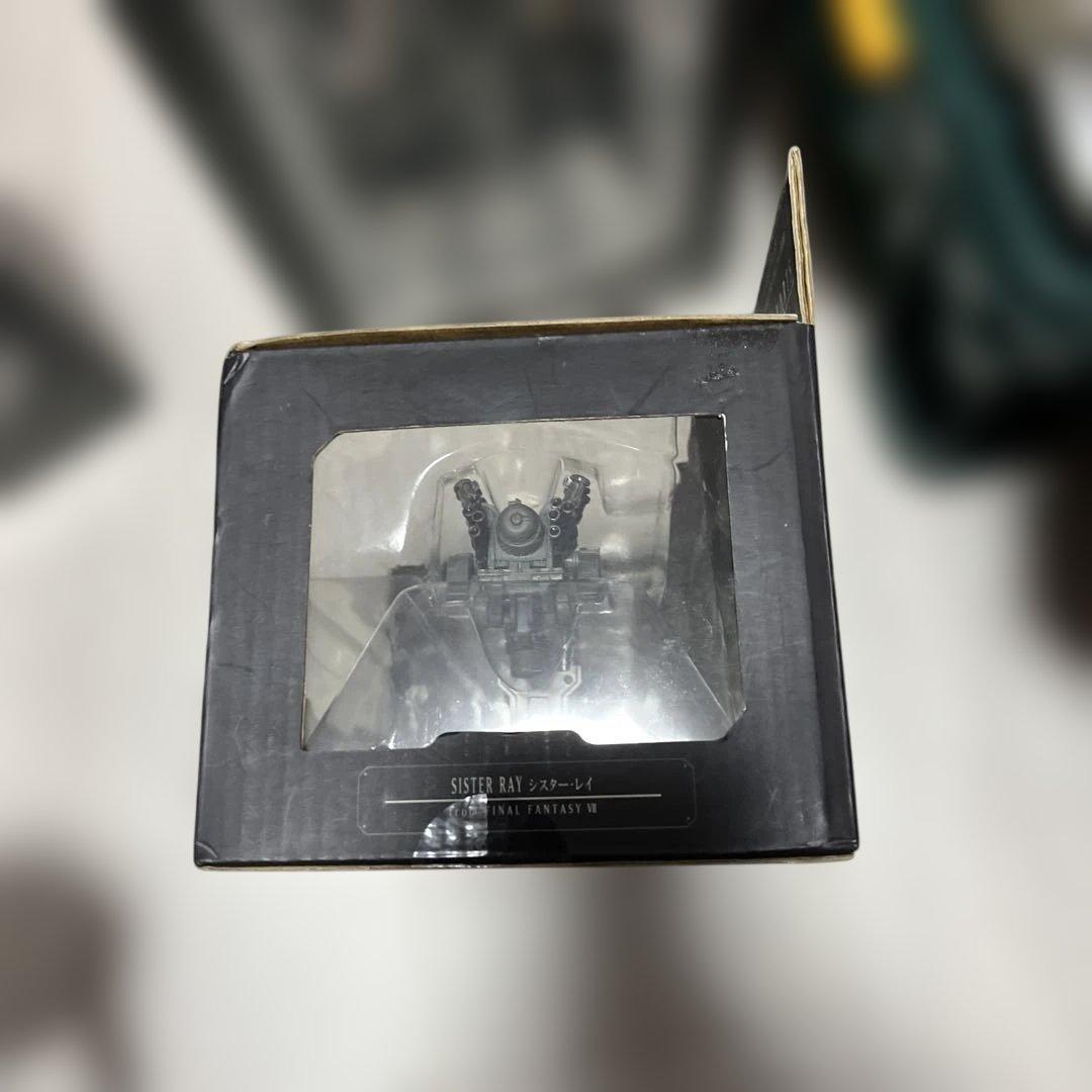ファイナルファンタジー　FF プレイアーツ クラウド　ヴィンセント　シスターレイ
