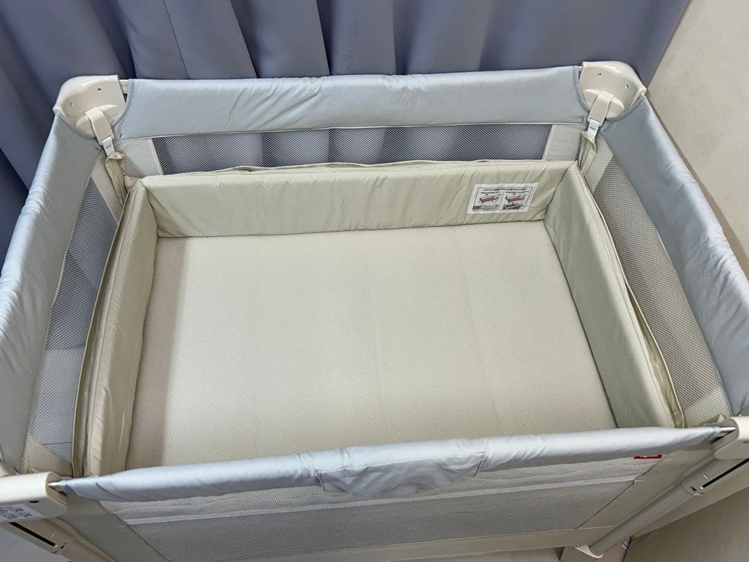 アップリカ　ココネルエアー AB　折りたたみベビーベッド
