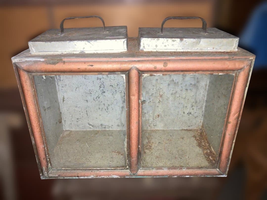 金属製　菓子入れ　ビンテージ　ボックス