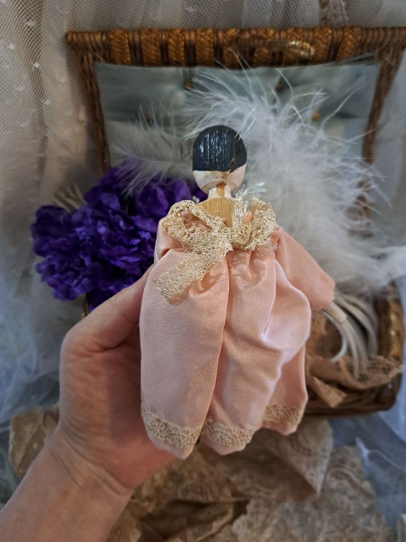 小さめ　ペグドール　座れる　ピンクドレス　　ミニョネット　アンティーク　ほのぼの