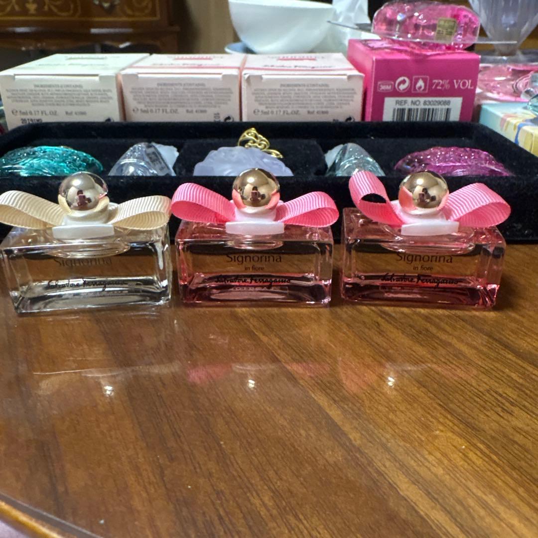 ミニ香水セット（アナスイ、フェラガモ、ヴェルサーチ等）