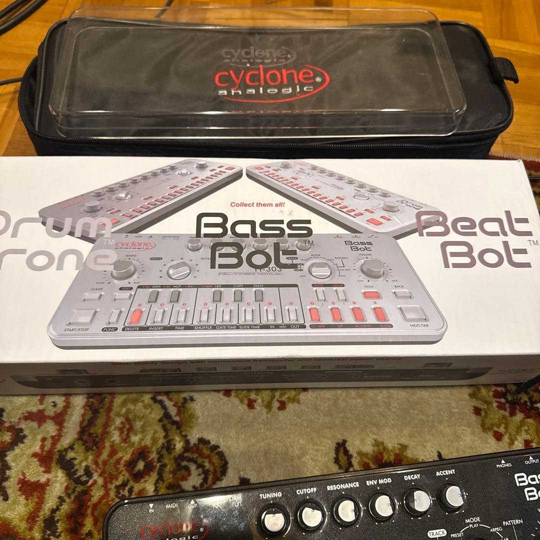 Cyclone TT-303 アナログシンセサイザー
