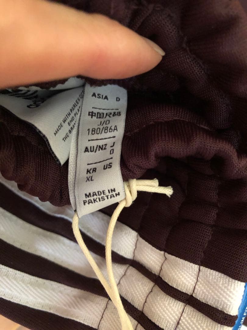 アディダス　ジャージ　パンツ　シャドーマルーン色