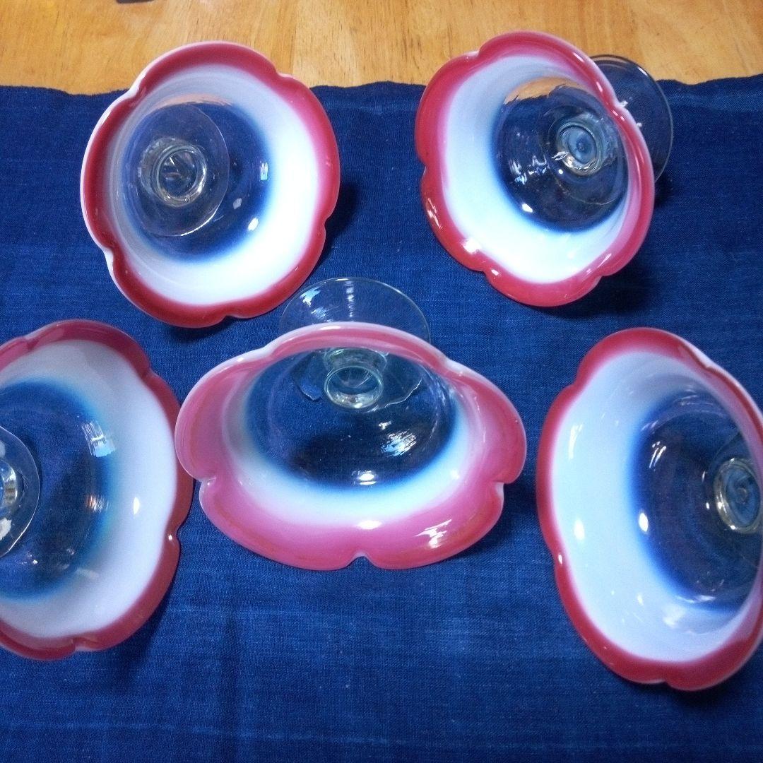 明治大正ロマン　輪花形　赤と乳白色の氷コップ５客