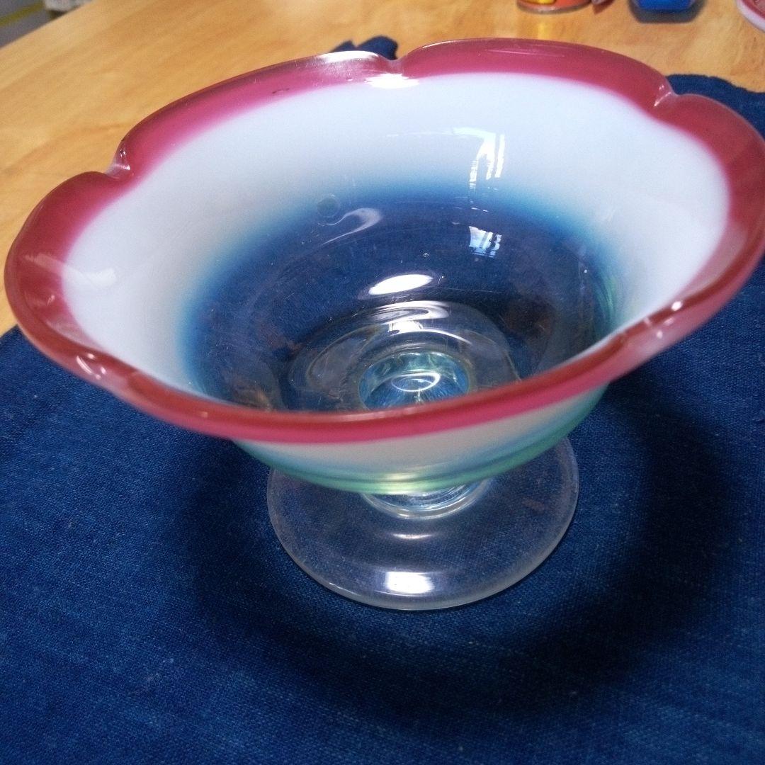 明治大正ロマン　輪花形　赤と乳白色の氷コップ５客