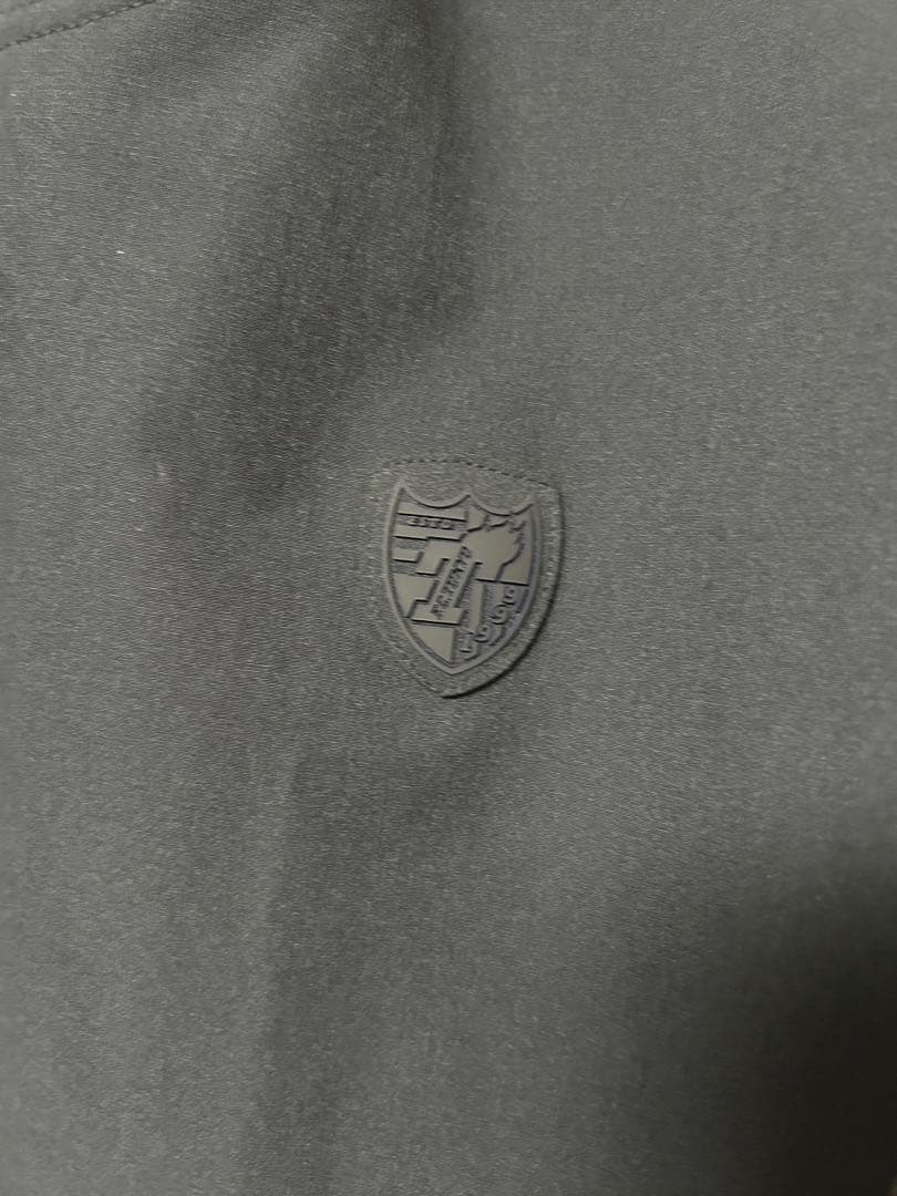 1月中の限定セール　 New Balance ブラック 長袖ジャージ　FC東京