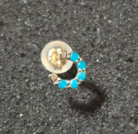 ヴァンドーム青山　K10YG馬蹄シングルピアス　ターコイズ