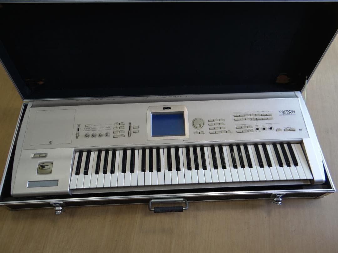 KORG Triton studio 動作確認済　ハードケース付