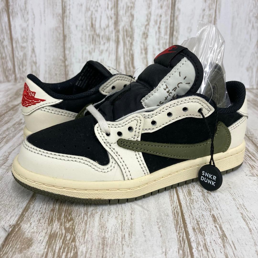 nm-945 トラヴィススコット × NIKE AIR JORDAN1 LOW