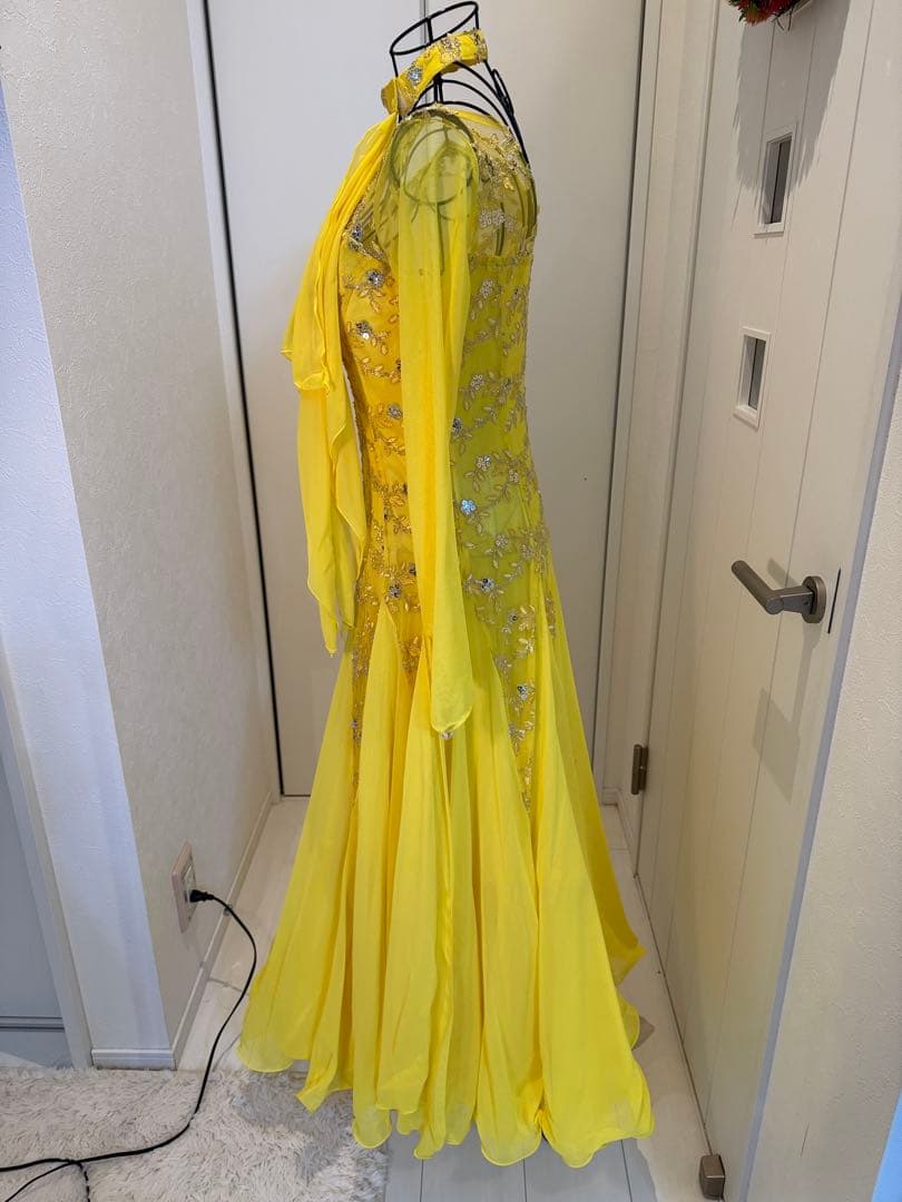 ダンスドレス 黄色　ビーズ刺繍付き