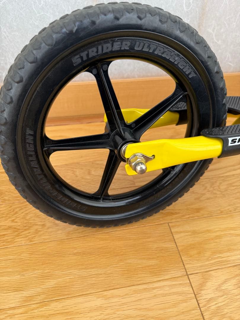 ダーン様⭐︎ストライダー　スポーツ　12インチ　黄色　ヘルメット付き